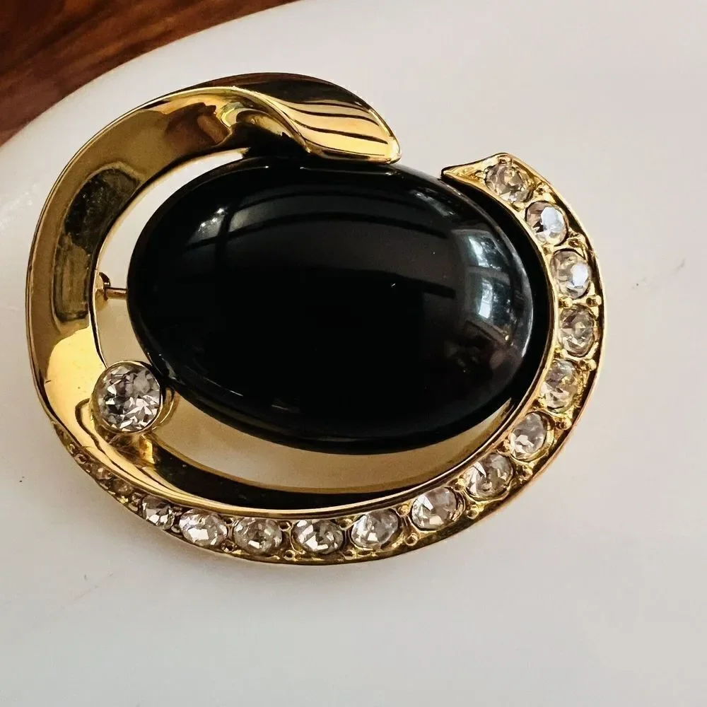Vintage Crown Trifari Brooch Gold Tone Black Cabochon Rhinestones Mcm Swirl 4183